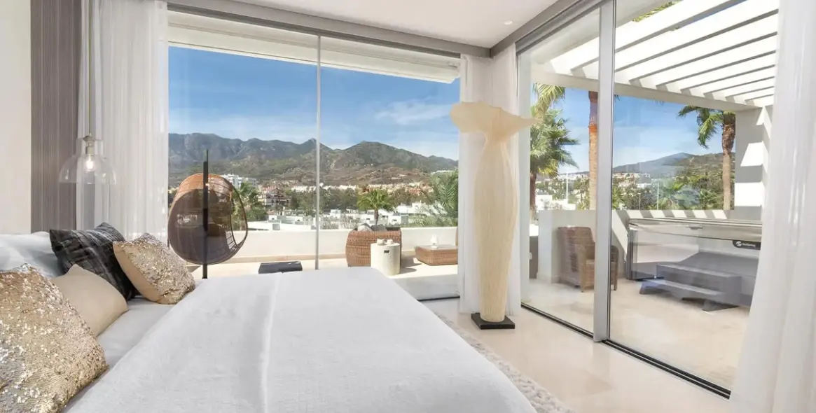 Продажа  отдельно стоящей виллы в Marbella East (район Río Real) 9