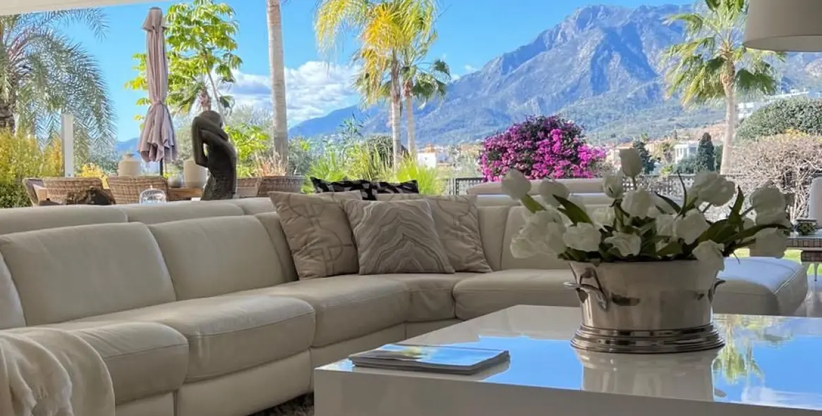 Продажа  отдельно стоящей виллы в Río Real 17