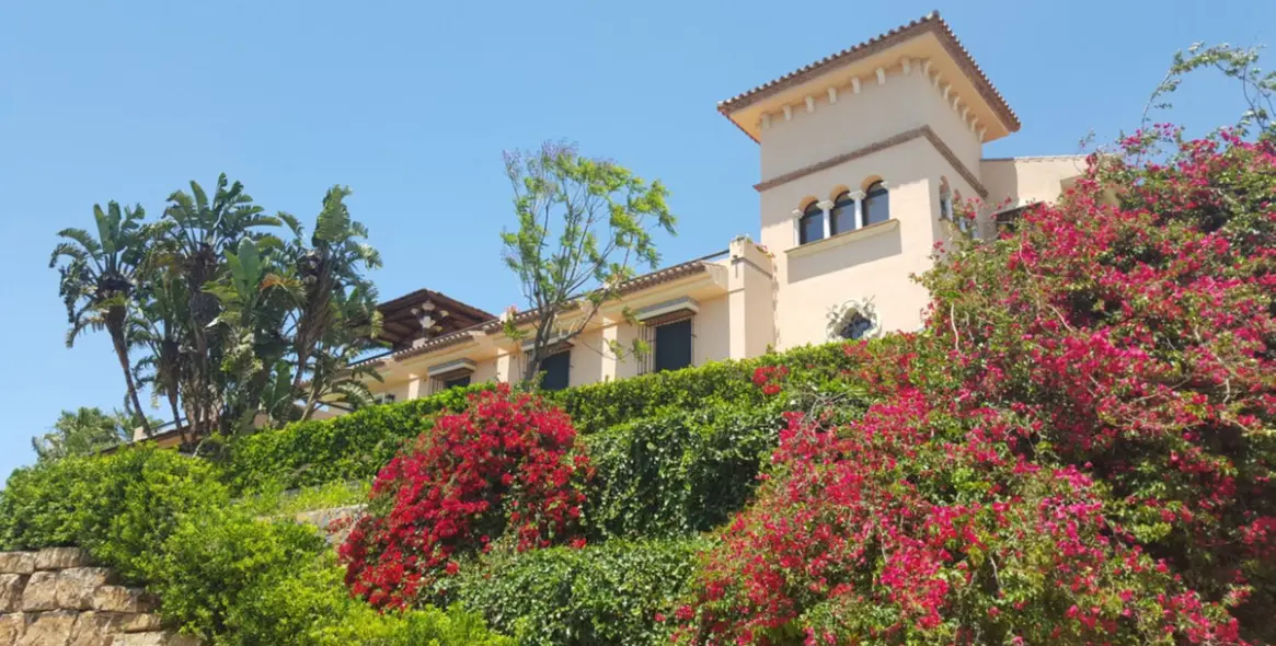 Venta de villa independiente en Estepona 1