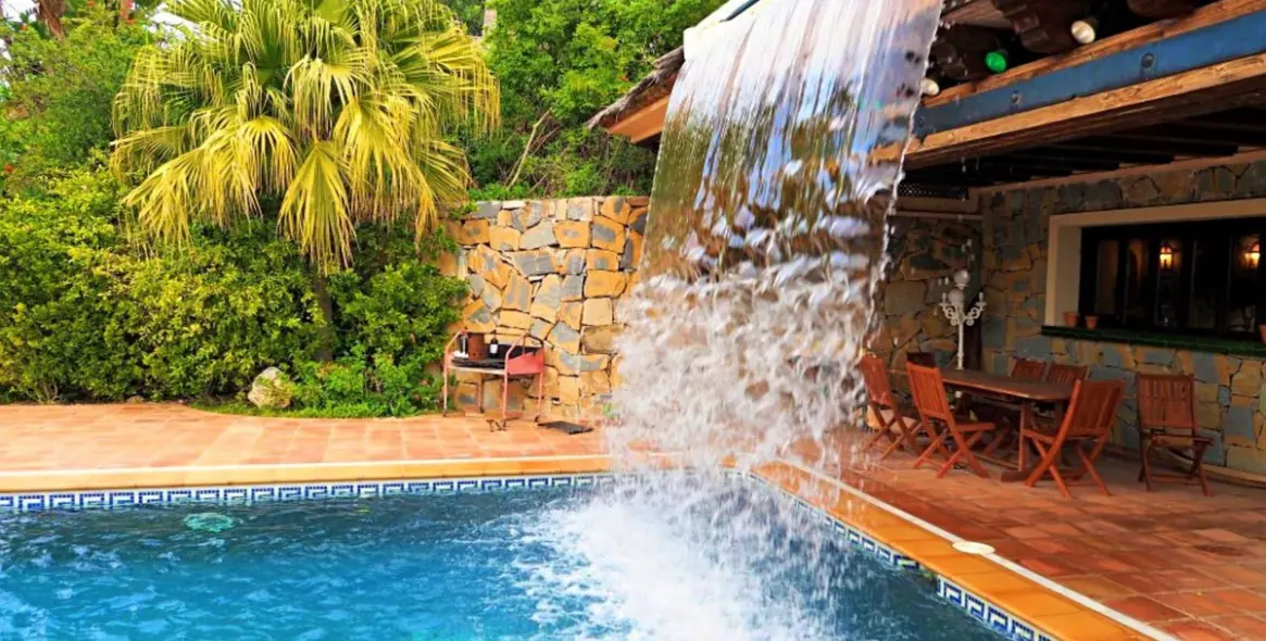 Venta de villa independiente en Estepona 2