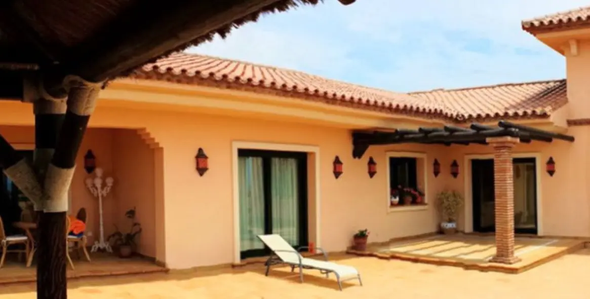 Venta de villa independiente en Estepona 10