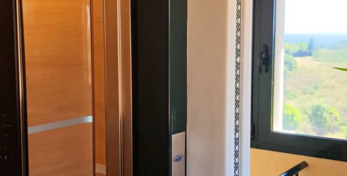 Sale of detached villa in Estepona 24