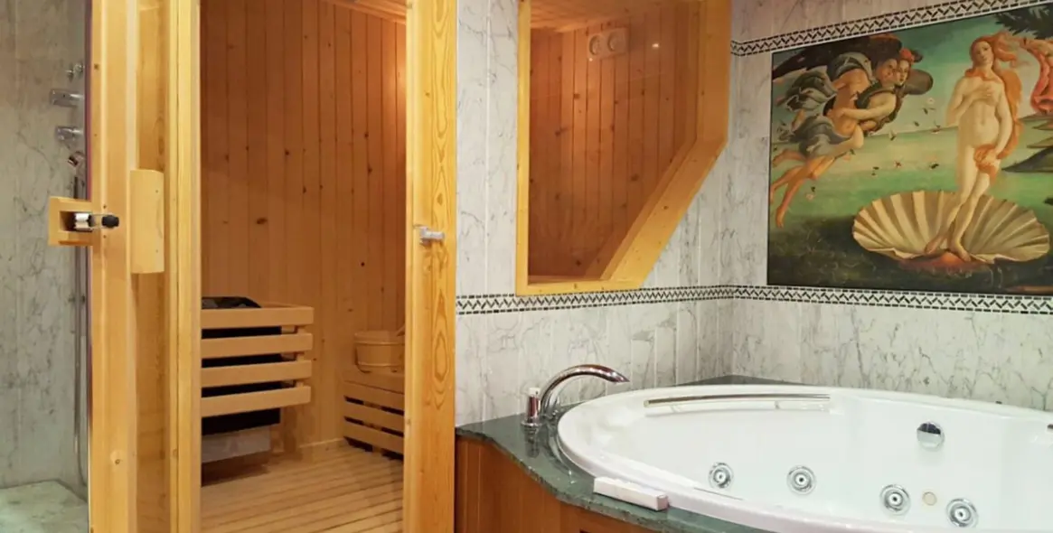 Sale of detached villa in Estepona 28