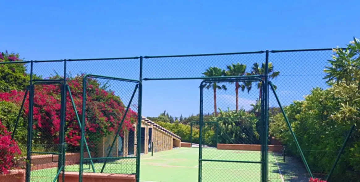 Sale of detached villa in Estepona 36