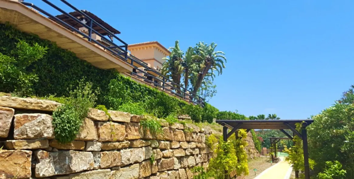 Sale of detached villa in Estepona 37