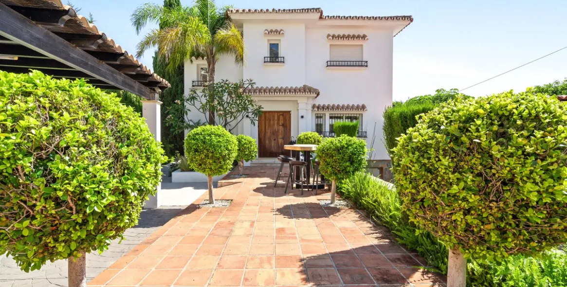 Venta de villa independiente en Nueva Andalucía 2