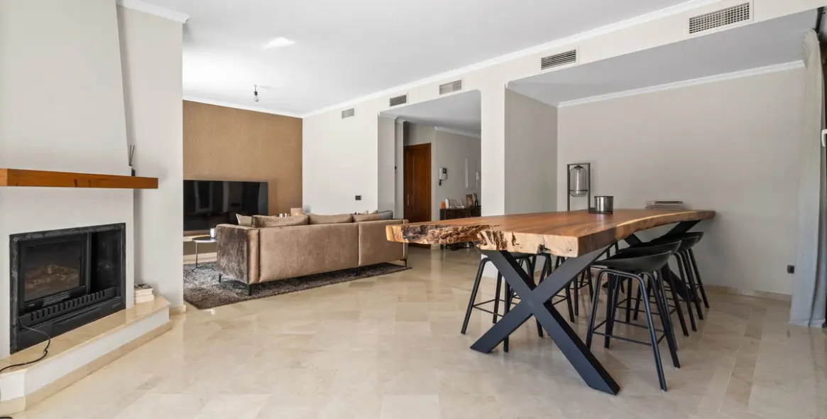 Venta de villa independiente en Nueva Andalucía 4