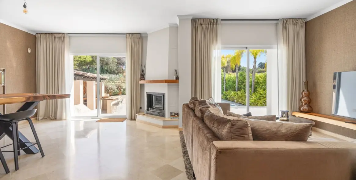 Venta de villa independiente en Nueva Andalucía 5