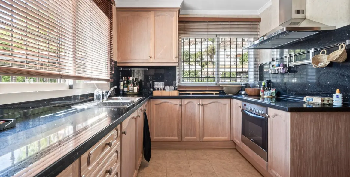 Venta de villa independiente en Nueva Andalucía 6