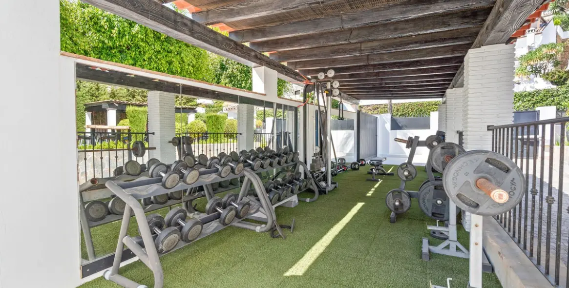 Venta de villa independiente en Nueva Andalucía 10