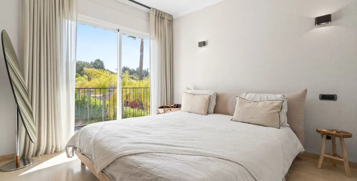 Venta de villa independiente en Nueva Andalucía 11