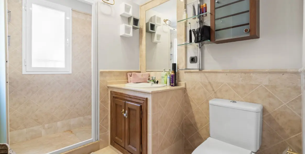 Venta de villa independiente en Nueva Andalucía 12