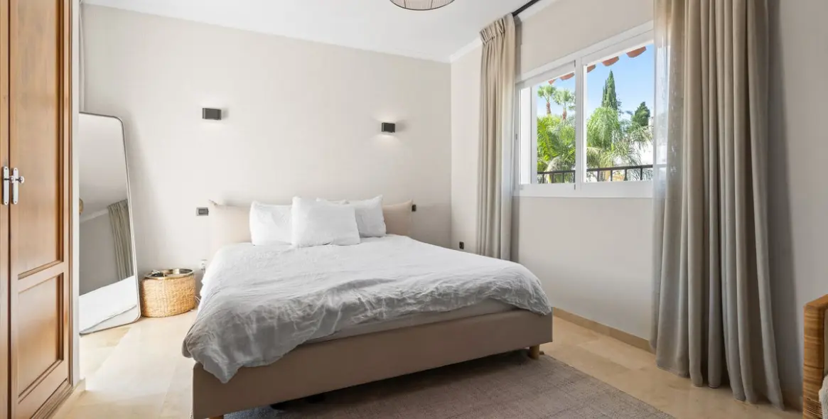 Venta de villa independiente en Nueva Andalucía 13