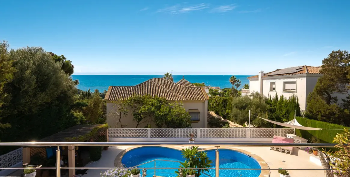 Продажа  отдельно стоящей виллы в Marbesa 1