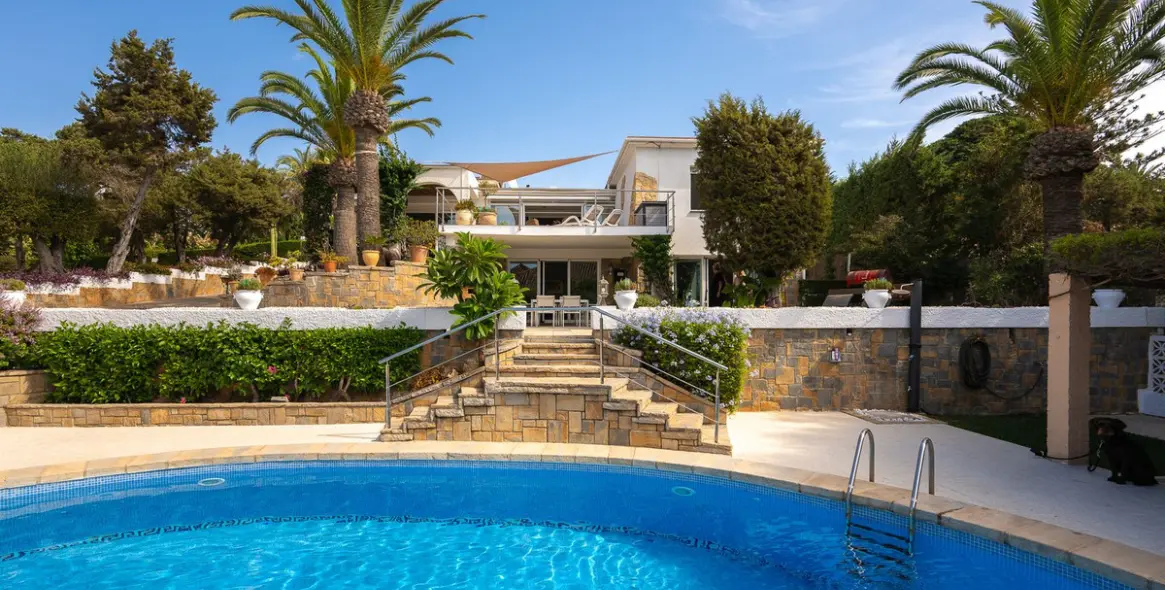 Продажа  отдельно стоящей виллы в Marbesa 2