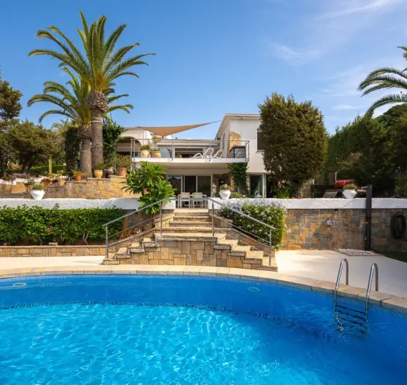 Продажа  отдельно стоящей виллы в Marbesa