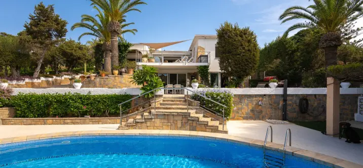 Продажа  отдельно стоящей виллы в Marbesa 1