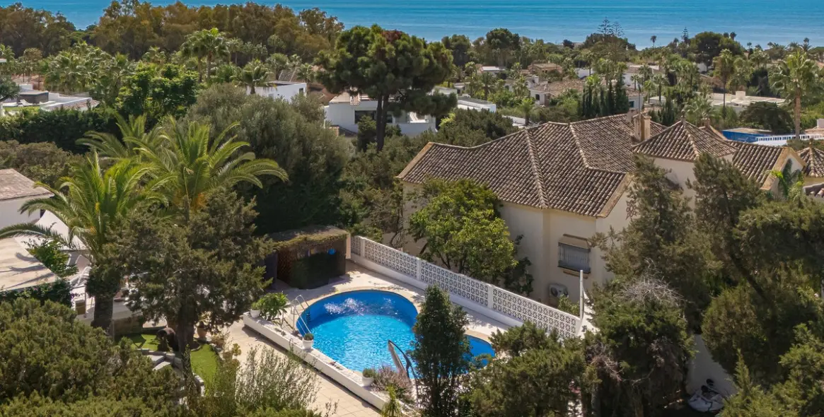 Продажа  отдельно стоящей виллы в Marbesa 3