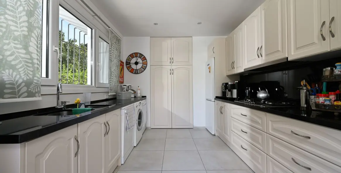 Продажа  отдельно стоящей виллы в Marbesa 10