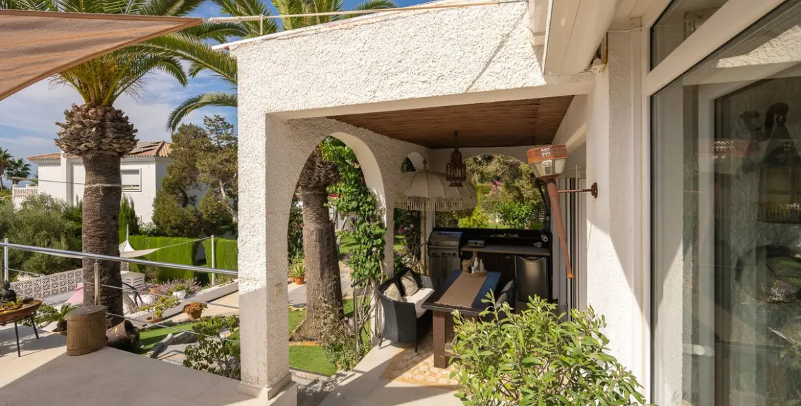 Продажа  отдельно стоящей виллы в Marbesa 11