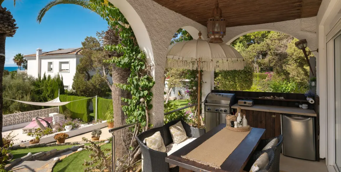 Продажа  отдельно стоящей виллы в Marbesa 12