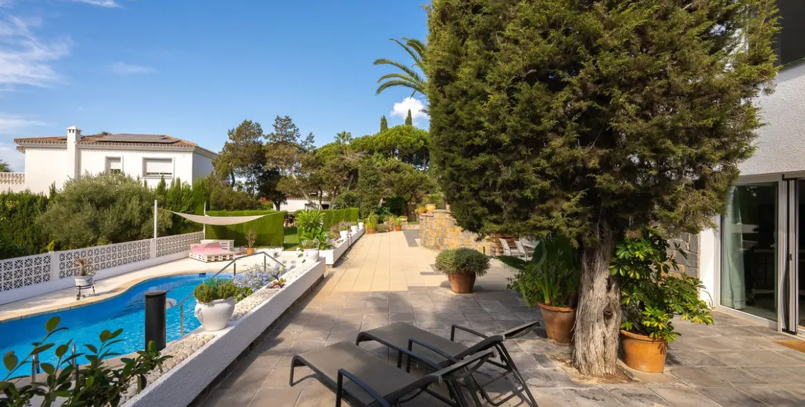 Продажа  отдельно стоящей виллы в Marbesa 15