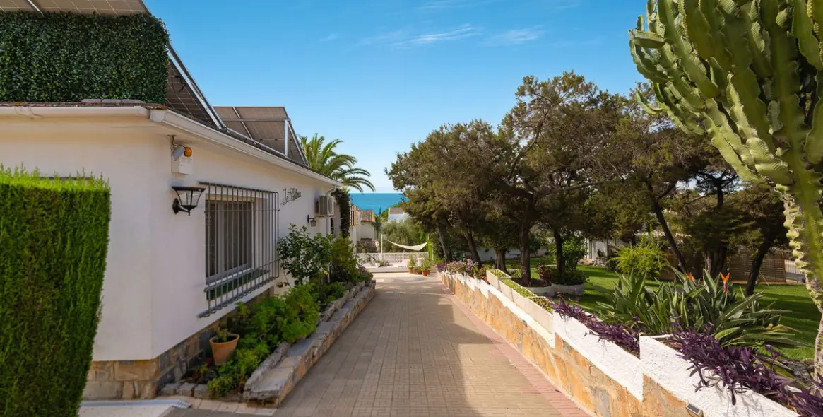 Продажа  отдельно стоящей виллы в Marbesa 16