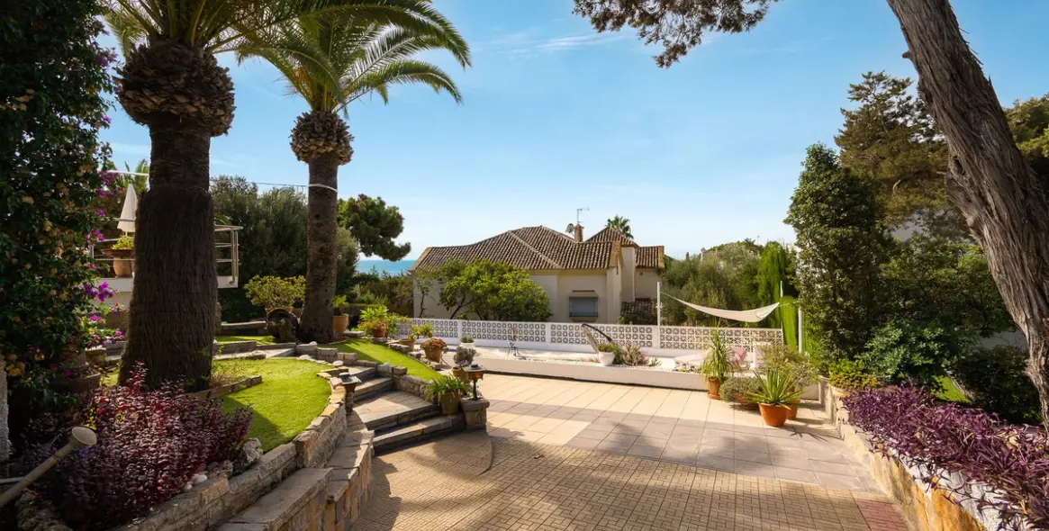 Продажа  отдельно стоящей виллы в Marbesa 20