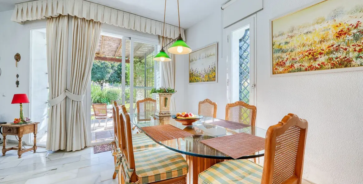 Venta de villa independiente en Nueva Andalucía 5