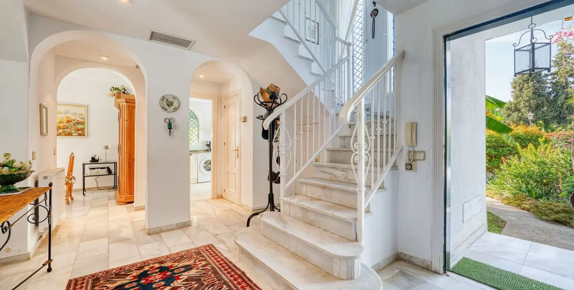 Venta de villa independiente en Nueva Andalucía 7