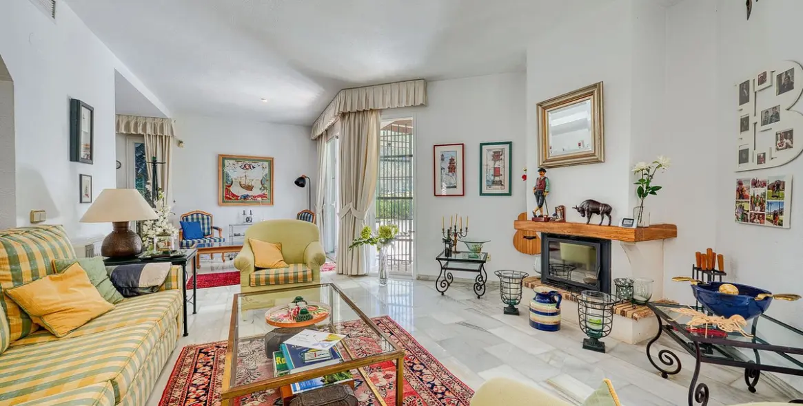 Venta de villa independiente en Nueva Andalucía 8