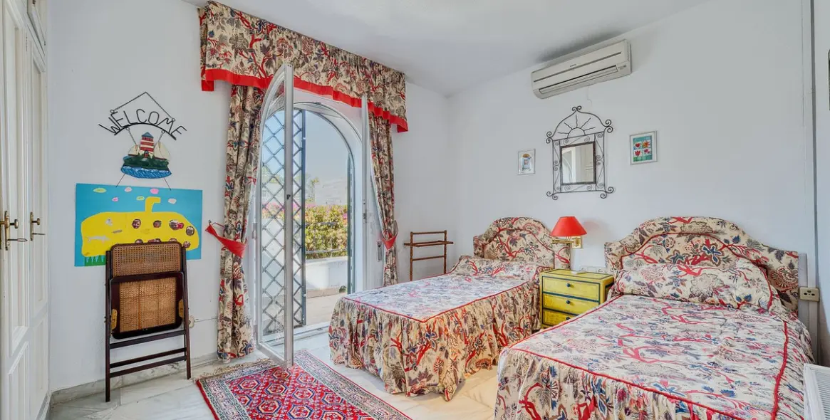 Venta de villa independiente en Nueva Andalucía 10