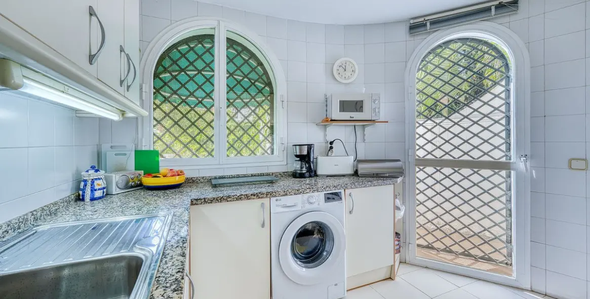 Venta de villa independiente en Nueva Andalucía 12