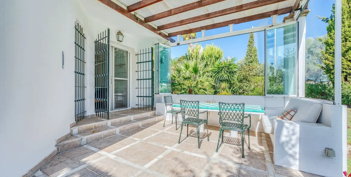 Venta de villa independiente en Nueva Andalucía 13