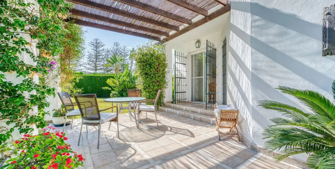 Venta de villa independiente en Nueva Andalucía 14