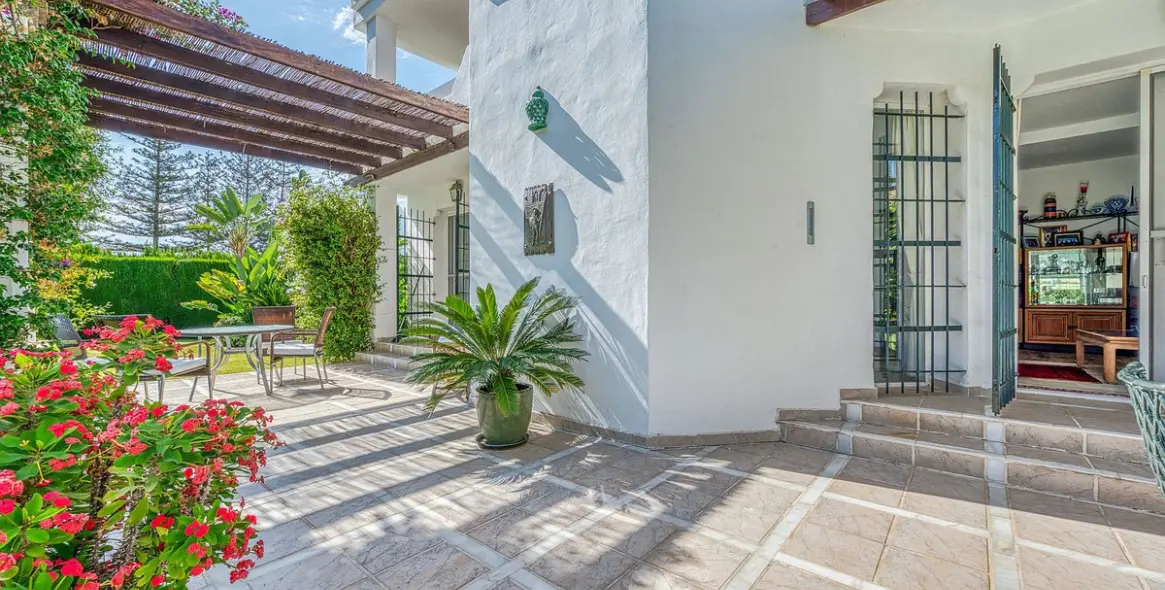 Venta de villa independiente en Nueva Andalucía 15