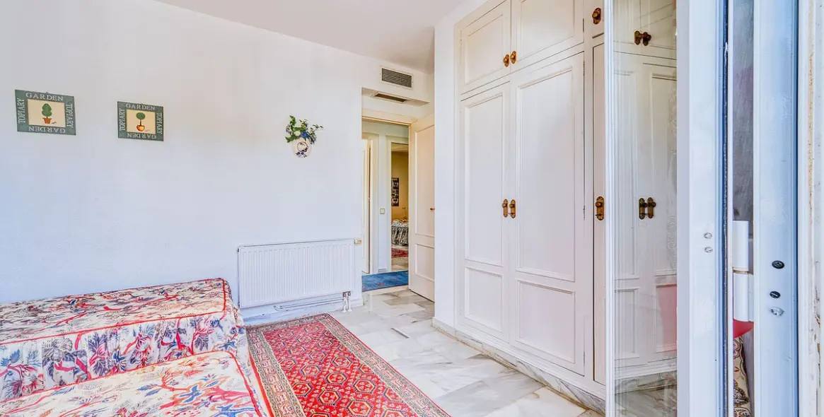 Venta de villa independiente en Nueva Andalucía 17