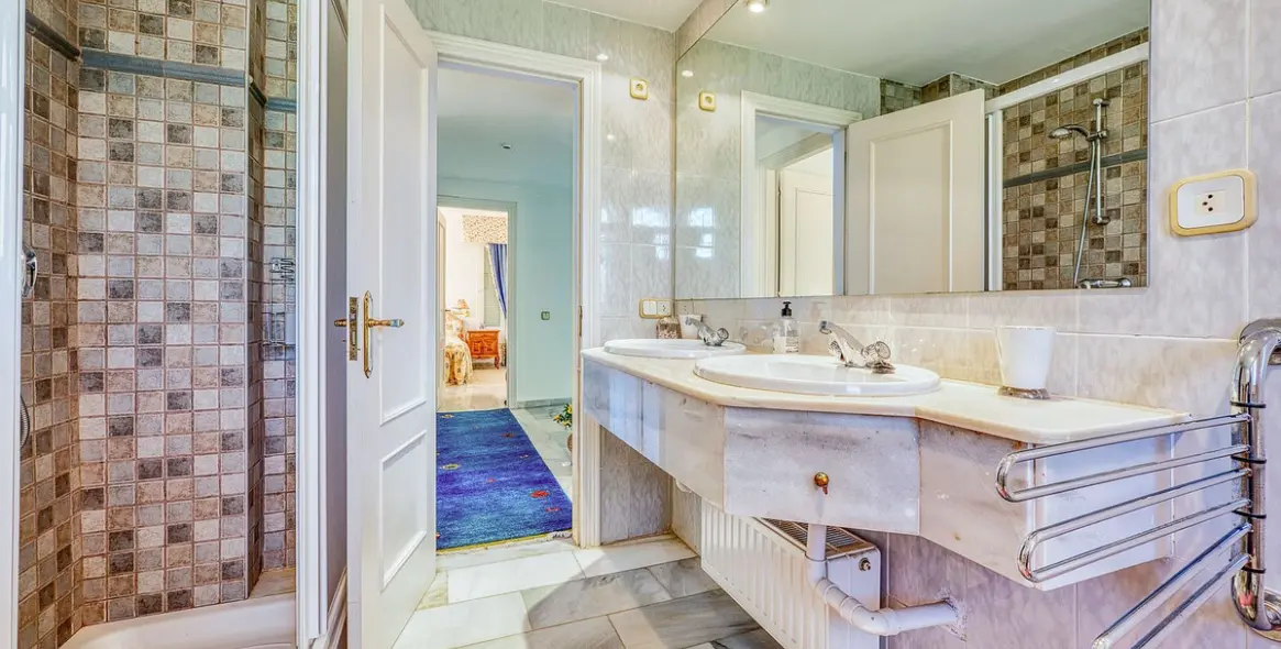 Venta de villa independiente en Nueva Andalucía 19