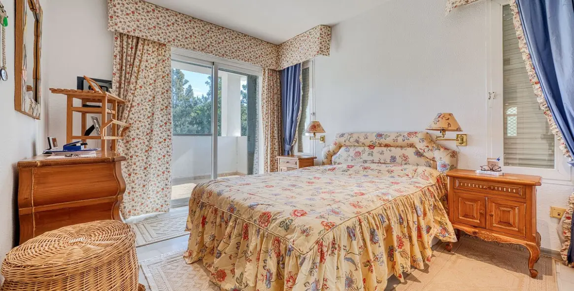 Venta de villa independiente en Nueva Andalucía 23