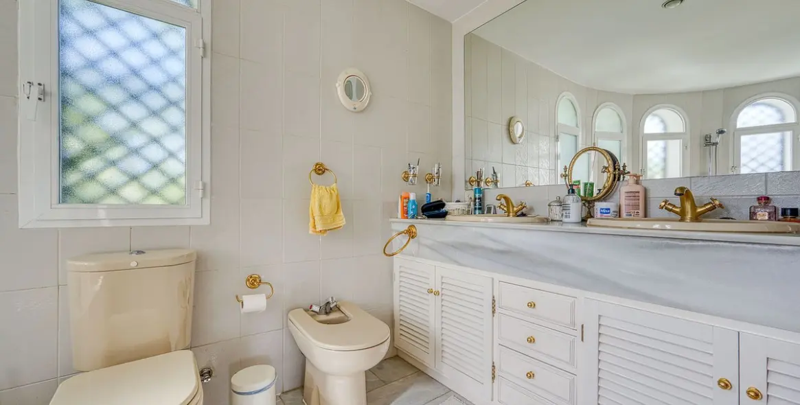 Venta de villa independiente en Nueva Andalucía 24