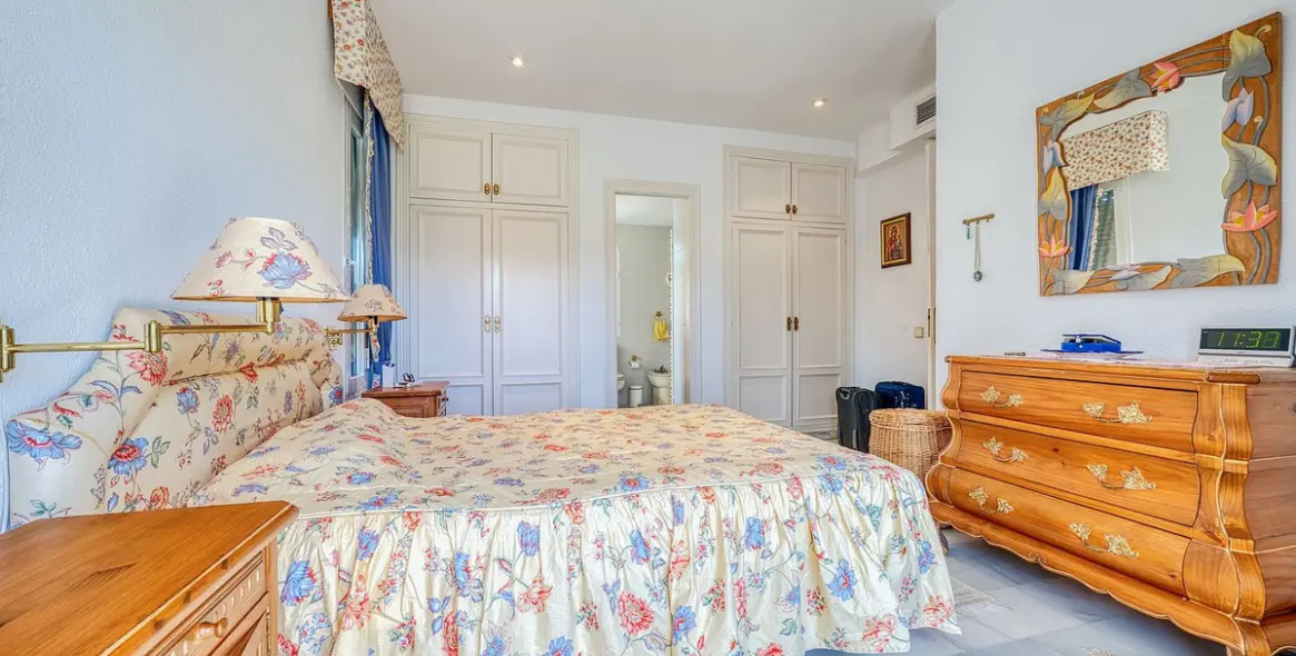 Venta de villa independiente en Nueva Andalucía 26