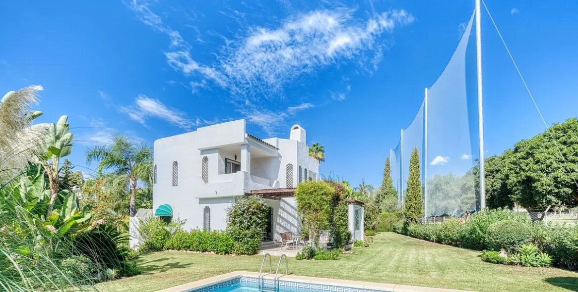 Venta de villa independiente en Nueva Andalucía 30
