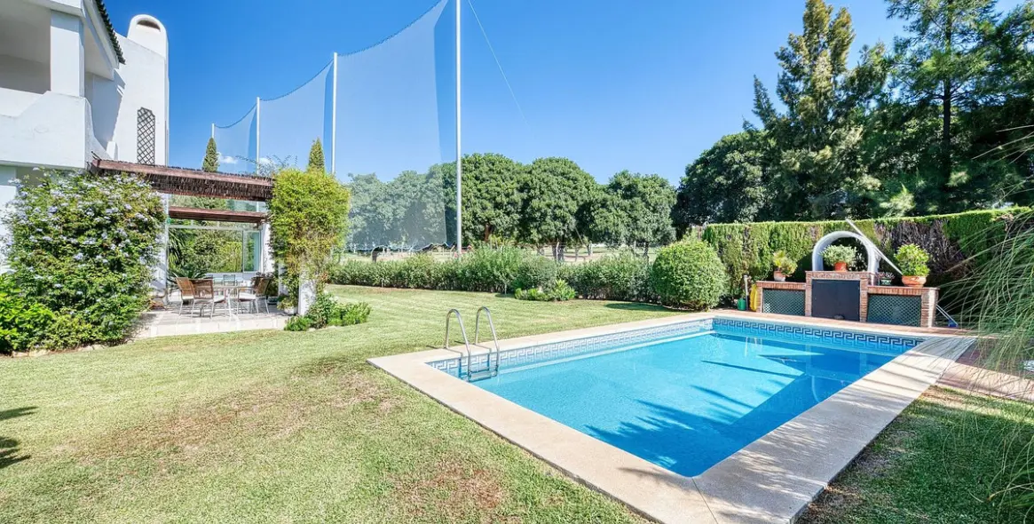 Venta de villa independiente en Nueva Andalucía 31