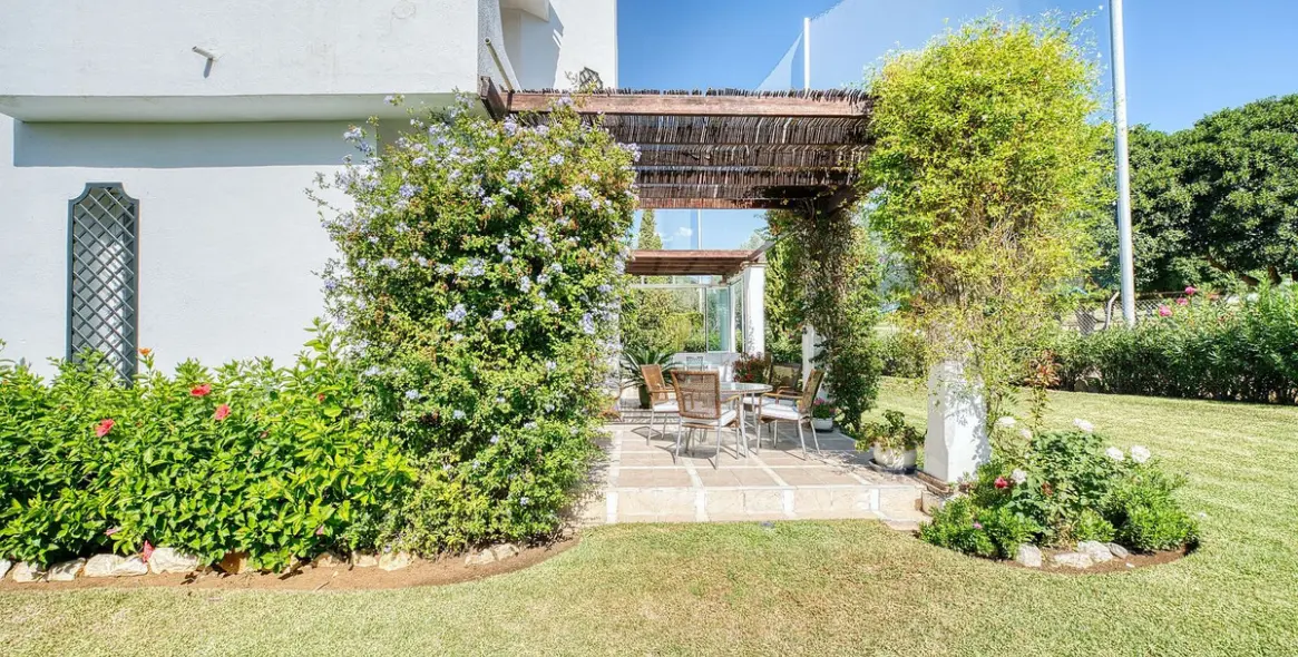 Venta de villa independiente en Nueva Andalucía 32