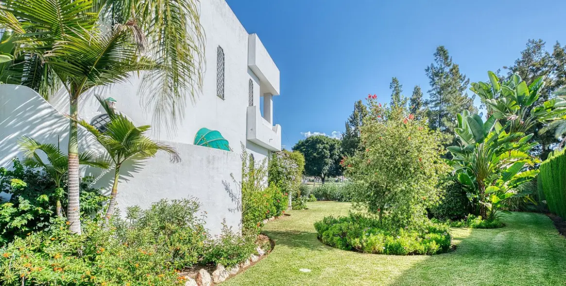 Venta de villa independiente en Nueva Andalucía 33