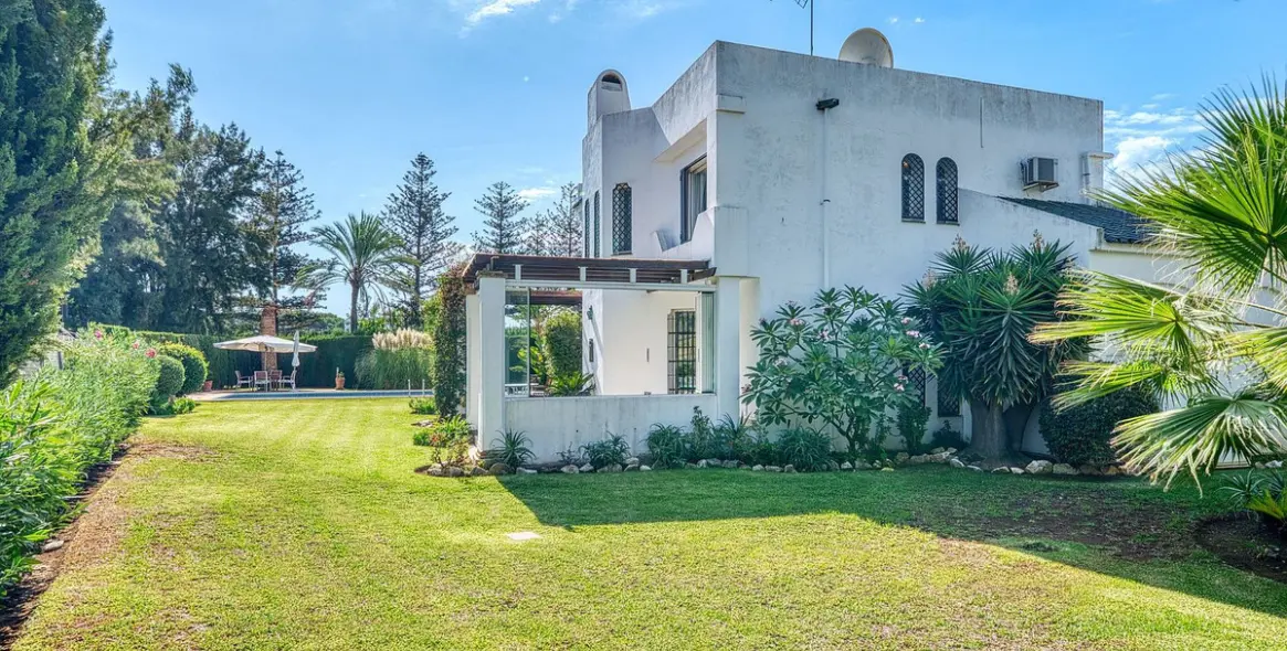 Venta de villa independiente en Nueva Andalucía 34