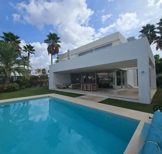 Villa independiente R5179285