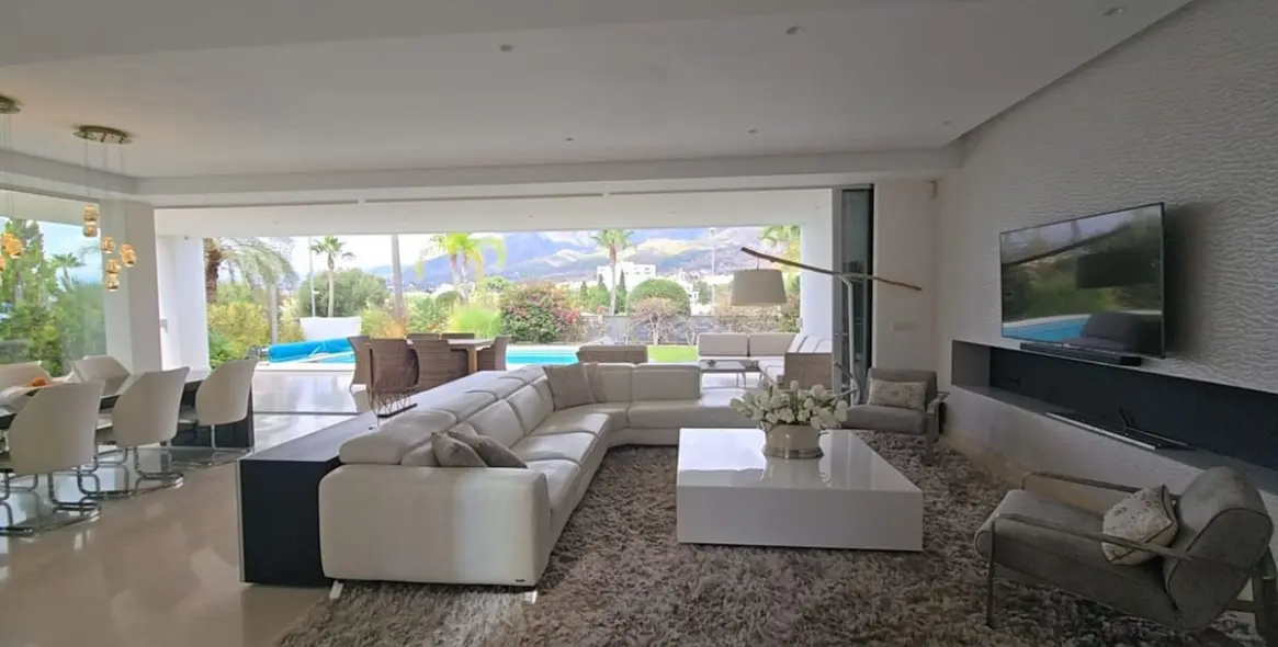 Продажа  отдельно стоящей виллы в Marbella East (район Río Real) 5