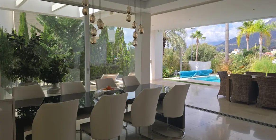 Продажа  отдельно стоящей виллы в Marbella East (район Río Real) 6