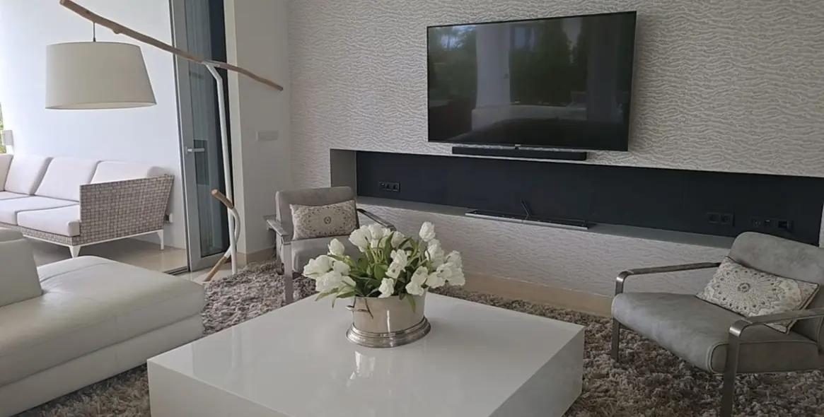 Продажа  отдельно стоящей виллы в Río Real 12